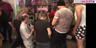 MILF's first bukkake gangbang in Munchen