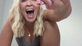 Giantess destroys London