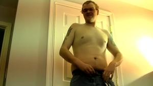 JoeSchmoeVideos.com - Amateur Joe masturbating in the bed