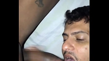 Neg&atilde_o da minha rua me botou pra mamar a pica dele gostosinho