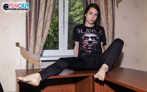 Femout: Alisa Cums Really Hard!