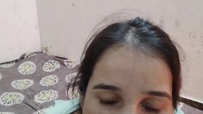 Chachi ko akele dekh kar muth mar diya