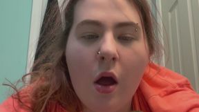 BBW showing skills on Dildo