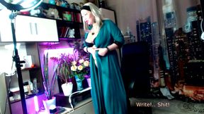 Come on, my mature girl, fuck yourself with a dildo and squirt to the delight of millions of guys! ))