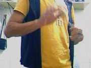 Chegando em casa do rolê e tirando a roupa