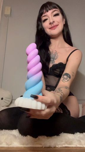 eslut loves to squirt and make a mess > .