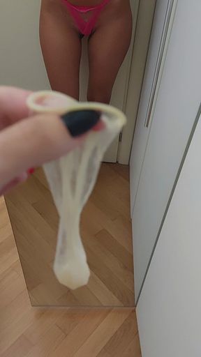 Cuckold vieni a succhiare il preservativo pieno del mio alfa.