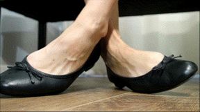 Toe wiggling in black ballet flats WMV