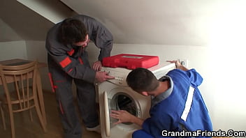 Very old granny spreads legs for two dudes