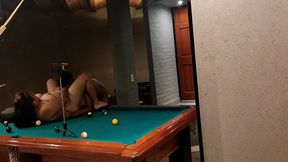 Jugando Unas Partidas En El Pool Y Mi Novia Me Da Una Mamada Terrible Por Perder Contra Su Papito 44 Min