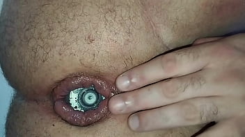 Alargando cuzao 2