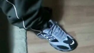 Voll geil adidas Hengst beim Wichsen im Sports Camp