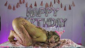 Wam!! Happy Birthday Martina Vs a Big Cake