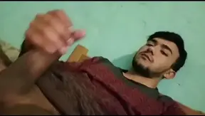 Argentinian Stud JERKS OFF to Massive Cock Pics Mid-Break – GayXXXNights