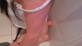 GRANDE E GROSSA ISSO MESMO !!! FIQUEI DE QUATRO NA PAREDE E A ROLA ENTROU TODINHA . .. FIQUEI GEMENDO BAIXINHO PORQUE SOU SAFADA E GOSTO DE DAR DE QUATRO.... GOZEI GOSTOSO