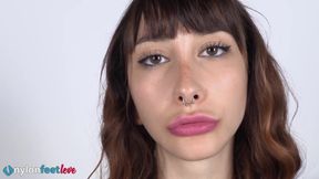 Slim and Magnificent Brunette Reine Vixen Eating Her Sweet&#039;s While Posing Her Feet and Toes in Sexy