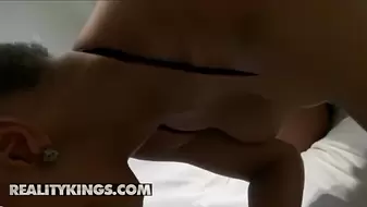 Hot Porn - Phat ass black teen Bria Marie makes a POV sextape