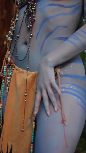 Na'vi avatar babe shows off her naked body in a stunning display of beauty.