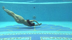 Sexy big butt euro mommy Sazan underwater erotics