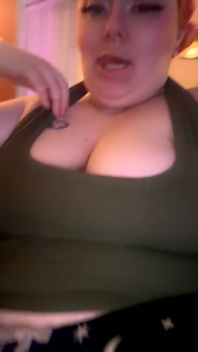 Curvy girl flashes her tits for a quick peek