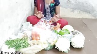 Sabji Bechne Wali Larki Ko Kutiya Banakar Gand Maar Liya