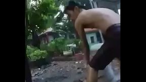 tắm mưa n&egrave_