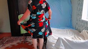 Gorgeous Shemale Holding Heart-shaped Balloon Playfully