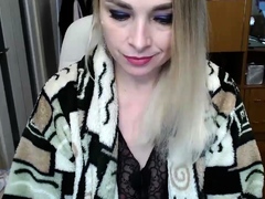 Blonde solo jerking off