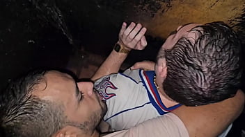 Me levaram pra cabine comeram meu cuzinho e me deram leite parte 2