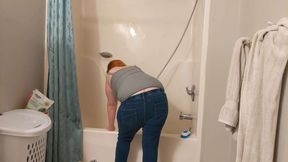 Bathtub Cleaning MILF Teases Buttcrack