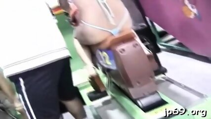 Public flashing in a supermarket