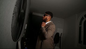 BTS Lily Phillips es follada por tres buenas pollas negras. Le rompen el culo y el Go&ntilde_i al mismo tiempo, es meada y se esnifa la corrida y el piss de todos!!!. Doble vaginal DP