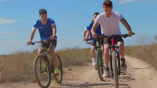 Hot bicyclists can't resist making an emergency stop