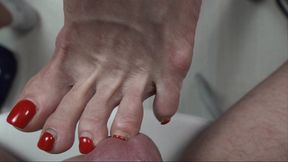 toes play with peehole (1080p)