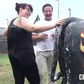 Great quickie fuck with the cow Carolina