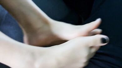 Her milf feet worship you choke cum on her soles barefoot