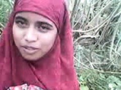 desi girl shows her tits and pussy in forest