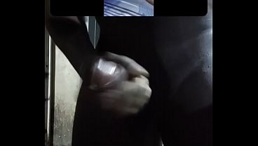 Neg&atilde_o da rola enorme batendo uma no xvideos
