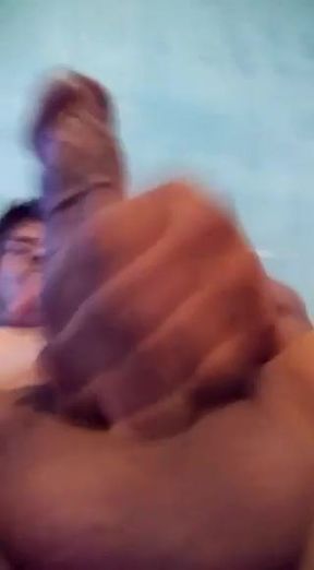 Senor con enormes huevos