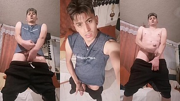 Chacal masturbandose hasta correrse