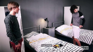 Пола Дилэя трахают в анал,