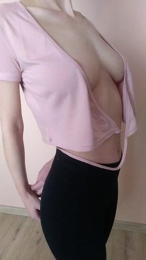 Braless petite girls is revealing her natural tits
