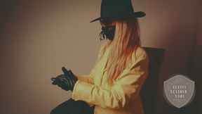 Lady C and the jellow leather jacket