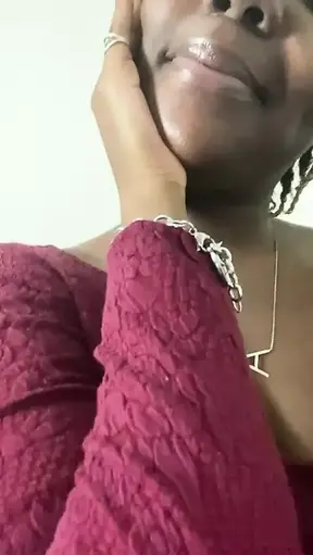 GIVING MOUTH JUICY LIPS ANOTHER HOT VIDEO