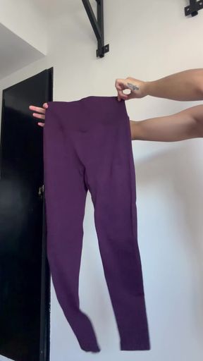 Fansly yoga pant model shows off her big ass on Onlyfans