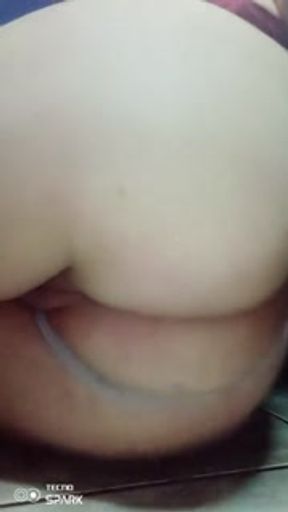 pelusitahoney enjoys a delicious handjob