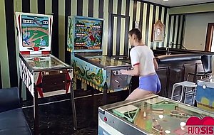Scarlett mae in teen pinball wizard hits the creampie jackpot