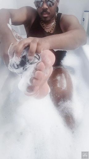 I Wash My Body in the Bath (2025)