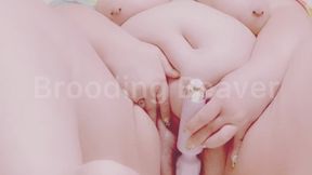 Ovulating bbw rubs one out and then pees everywhere
