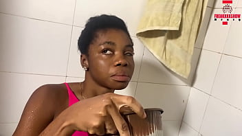 Slurping wet pussy